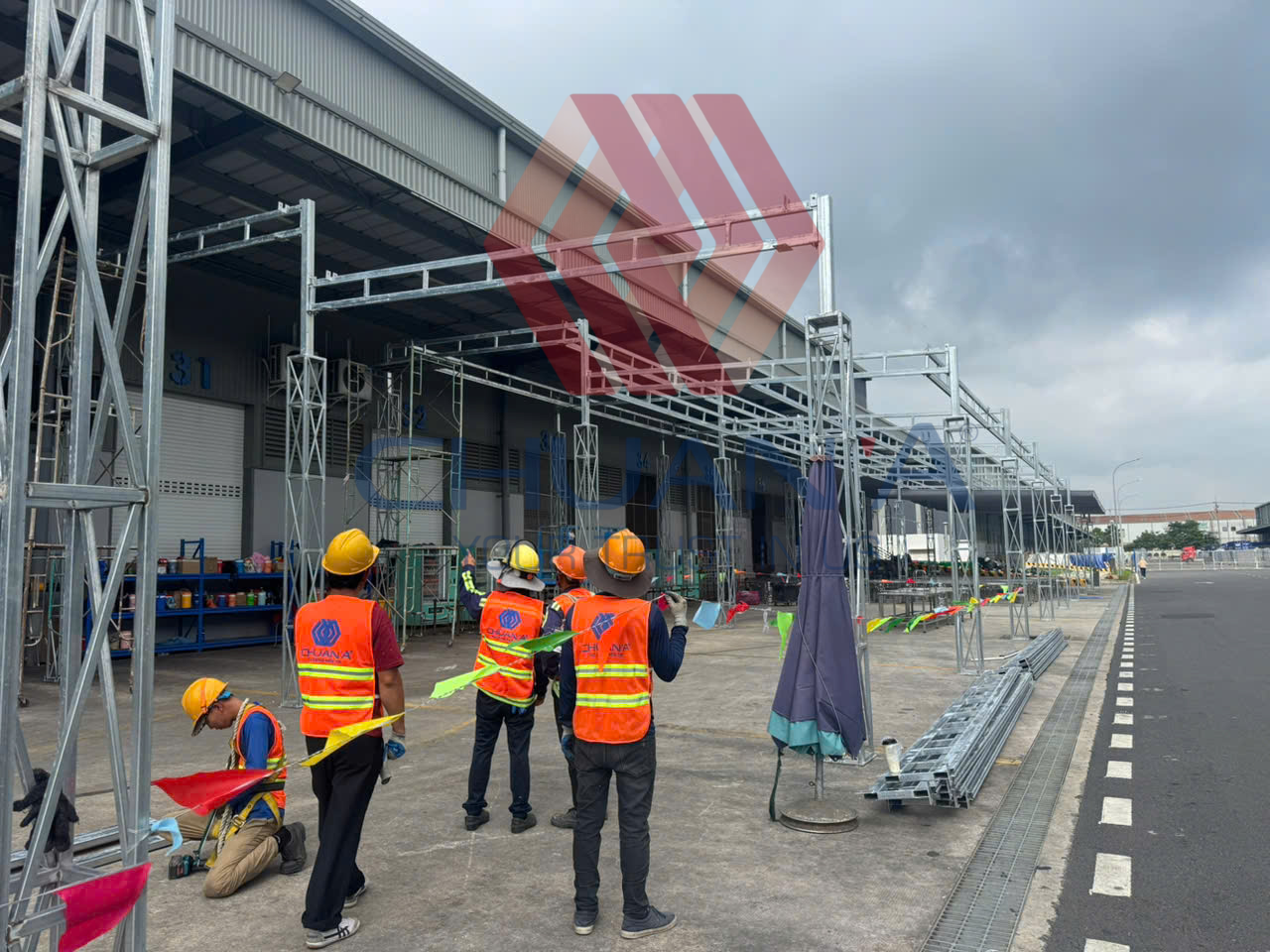Thi công lắp đặt mái che bạt di động thông minh cho nhà xưởng tại Cty.